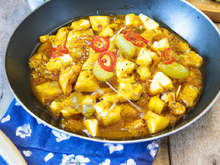 Wok de poulet curry aux ananas caramélisés