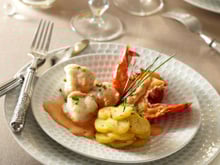 Homard et lotte à l'armoricaine, rattes du Touquet rissolées