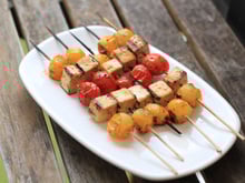Brochettes tomates cerise & tofu