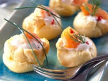 Petits choux à la crème et au saumon