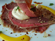 Carpacio de bœuf, mayonnaise vitello au siphon