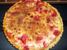 Tarte à la rhubarbe-fraises et à l'amandine
