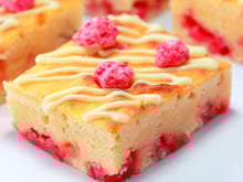 Brownies chocolat blanc et pralines roses