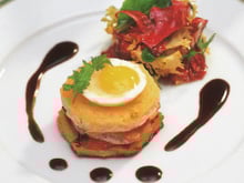 Croque madame au chavignol et œuf de caille