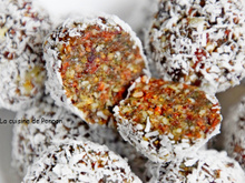 Boule énergétique aux figues séchées, amandes et cranberries séchées