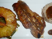 Côtes de porc à l'ananas, petits légumes et basmati