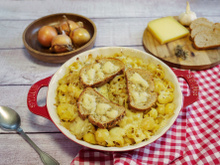 Simple et ultra-gourmande, voici la recette des pâtes façon soupe à l’oignon
