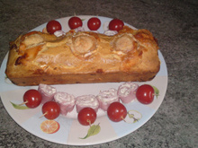 Cake chèvre lardon et pique de jambon tartare