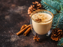 Comment préparer un lait de poule, cette boisson emblématique de Noël ?