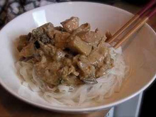 Curry de pommes et d'aubergines au poulet