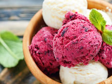 Sorbet ou crème glacée ? Une nutritionniste brise les idées reçues et révèle le piège caché sur les étiquettes cet été