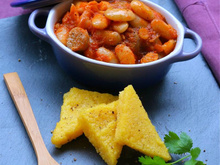 Haricots Tarbais à la sauce tomate, polenta  poêlée et saucisse et romarin par Silvia Santucci