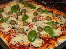 Pizza au chorizo, courgettes et basilic
