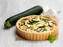 Cette recette de quiche courgettes-feta ultra-facile régale à tous les coups !