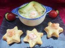 Soupe courgettes coco, sablés aux oignons et sa chantilly au saumon fumé