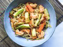 Nouilles sautées aux crevettes faciles