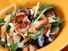 Salade d'épinards et de champignons