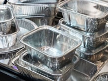 Pourquoi devrais-je limiter mon utilisation de la barquette en alu ?