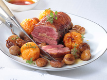 Le rôti 2 magrets au foie gras, clémentines et marrons poêlés