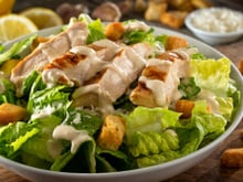 Salade César au poulet gourmande
