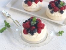 Mini pavlovas aux fruits rouges