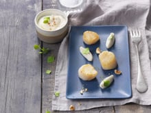 Noix de Saint-Jacques rôties aux noisettes et crémeuse de topinambours au St Môret®