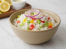 Salade de riz colorée et vinaigrette citronnée