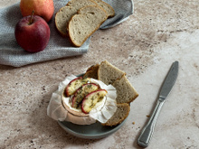 Camembert rôti aux pommes caramélisées