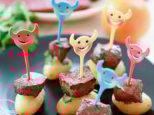 Tapas de cœur de bœuf mariné sur pomme de terre grenaille