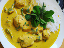 Chapon au curry et lait de coco