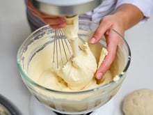 Plutôt lait entier ou lait demi-écrémé ? Une diététicienne tranche, voici lequel choisir pour les desserts