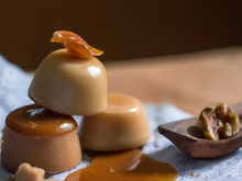 Papillotes de poire, praliné, noisette et petit pot de caramel beurre salé