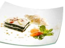 Millefeuille de tofou mariné au carvi et tombée d'épinard, riz mi complet aux échalotes et émulsion d'orange à la cardamome