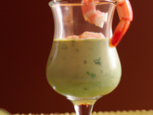 Verre de creme d'avocat aux crevettes