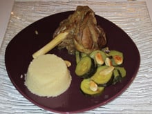 Souris d'agneau aux courgettes et aux amandes