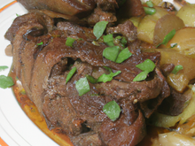 Épaule d'agneau de pré-salé en boulangère