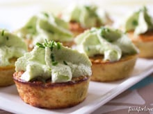 Mini frittatas aux pommes de terre et Cantal Entre Deux, mousse aux herbes