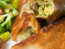 Croustillants de dés d'agneau, courgettes et pesto vert