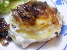 Tatin de pommes-de-terre et son confit d'oignons