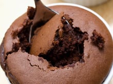 Gâteau au chocolat et sa belle croûte craquante