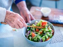 Cette femme a vécu jusqu’à 117 ans : un aliment qu’elle consommait 3 fois par jour pourrait en être la clé, selon les scientifiques