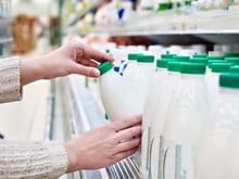 Prix du lait : pourquoi votre ticket de caisse risque de s'alourdir dès demain  ?