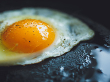 Cholestérol : pourquoi il ne faut pas utiliser cette huile pour cuire vos oeufs d’après cette diététicienne ?