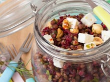 Salade de lentilles vertes du Puy, dés de féta et vinaigrette au miel
