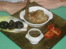 Lapin à la bière brune et aux pruneaux