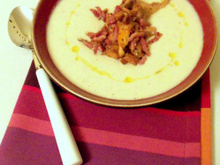 Crème de chou-fleur et poêlée de girolles au lard