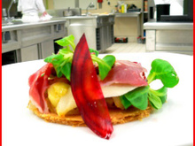 Tarte fine aux légumes rôtis, parmesan et jambon