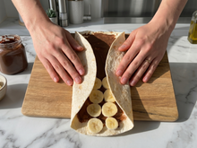 Envie d’un goûter express ? Testez ce hack avec une tortilla, de la banane et du chocolat