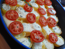 Gratin de pommes de terre, tomates à la mozzarella
