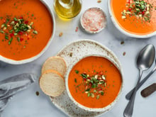 Les chefs andalous sont unanimes, pour un gaspacho plus savoureux, il faut faire cette étape avant mixer les tomates